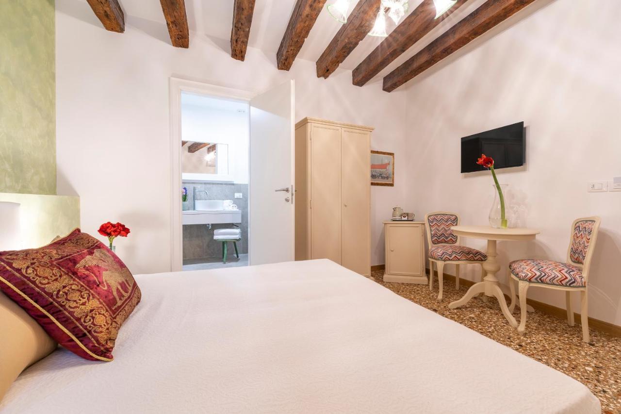 Residenza San Silvestro Hotel Venesia Bagian luar foto